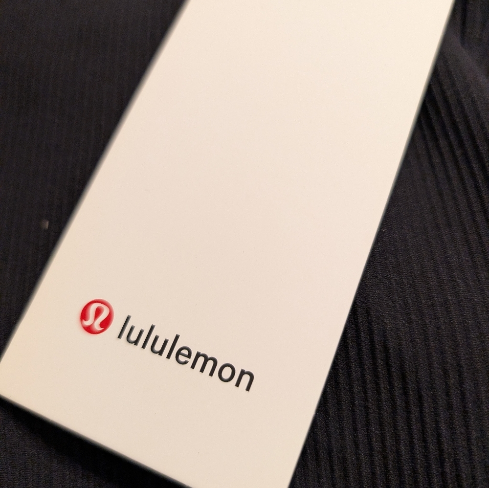 lululemon a Black Scoop-Neck Cropped Tank - Picture 4 of 5